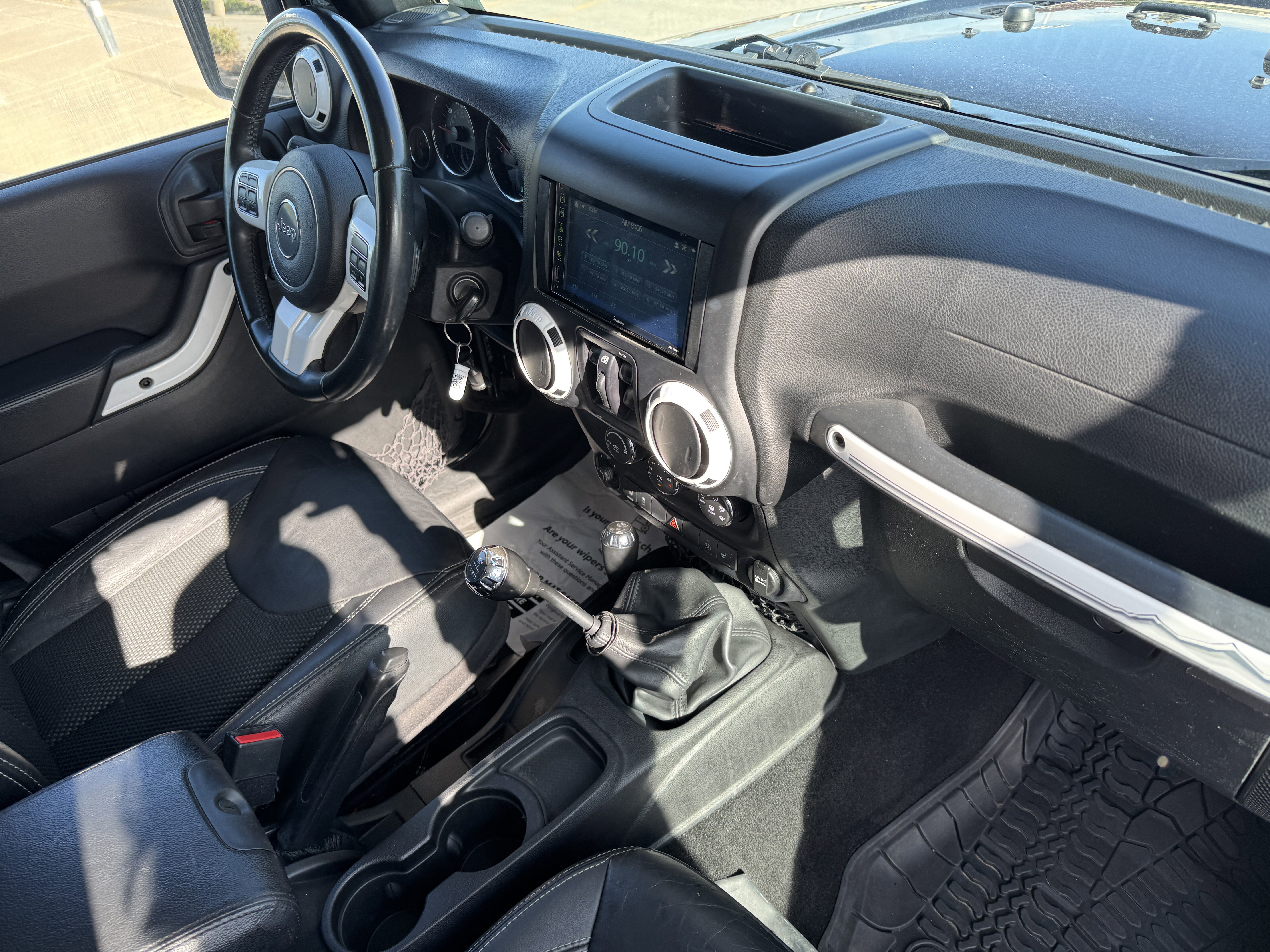 Used 2015 Jeep Wrangler Unlimited Sahara AWD/4WD image 18