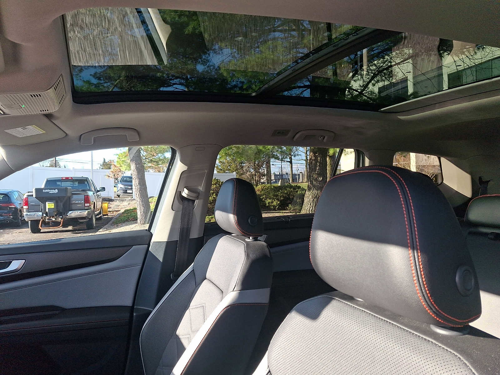 Used 2025 Volkswagen Atlas Peak Edition SE AWD/4WD image 15