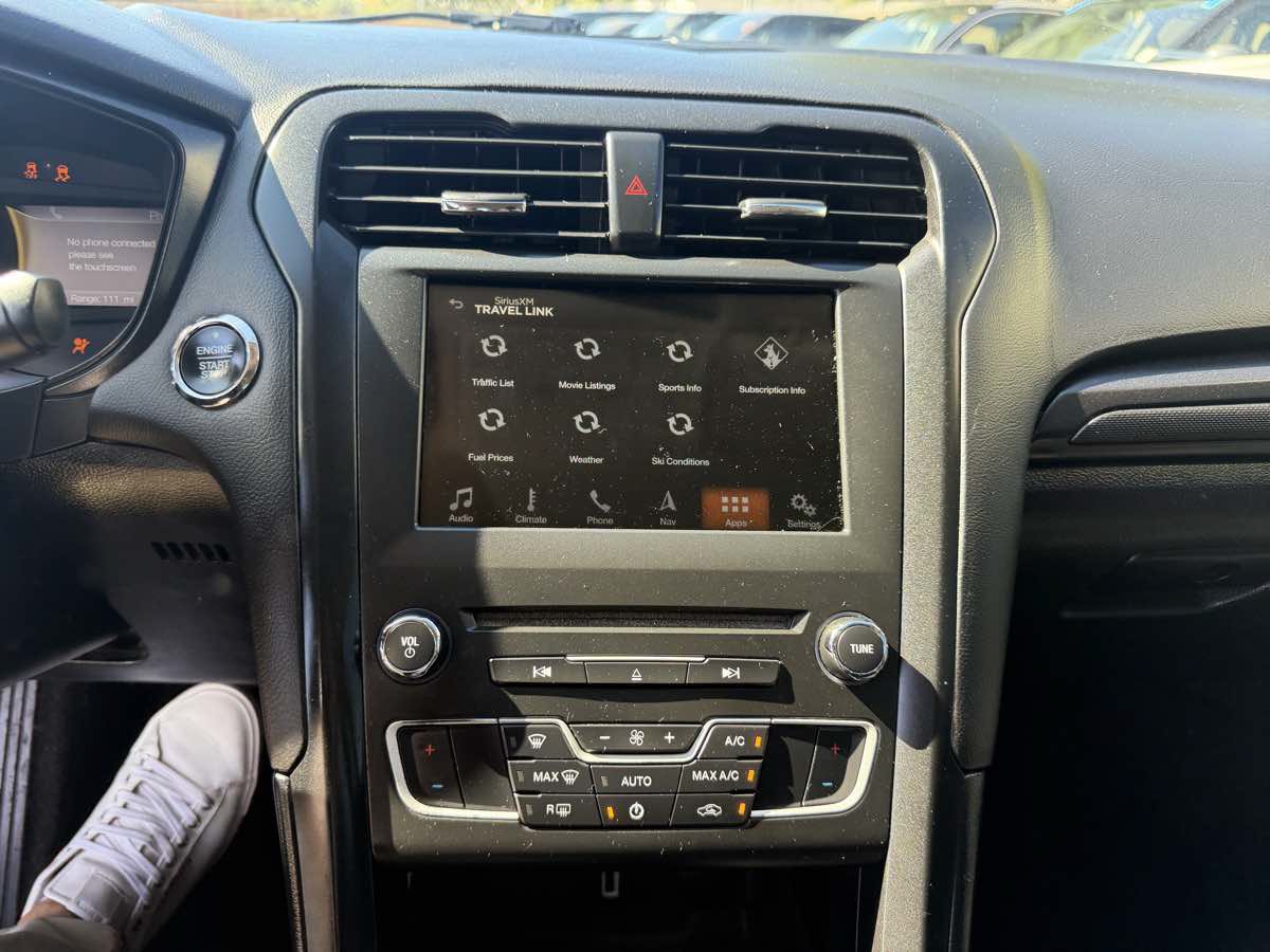 Used 2018 Ford Fusion SE w/ Equipment Group 601A FWD image 12
