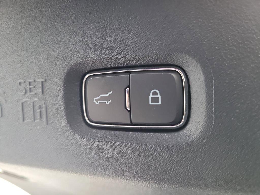 Used 2025 Ford Expedition Platinum w/ Driver's Package AWD/4WD image 8