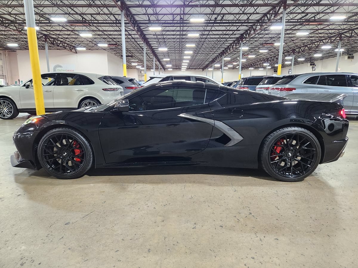 Used 2021 Chevrolet Corvette Stingray Coupe w/ Z51 Performance Package RWD image 7