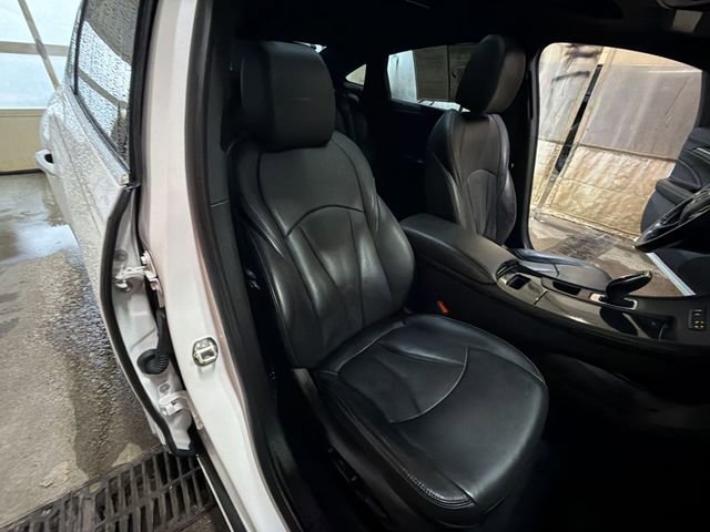 Used 2018 Buick LaCrosse Avenir w/ Driver Confidence Package #2 FWD image 26