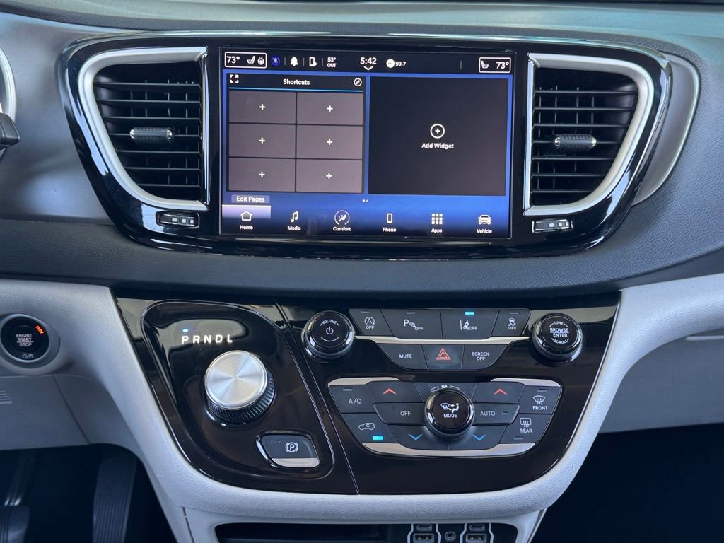 Used 2023 Chrysler Pacifica Touring-L image 21