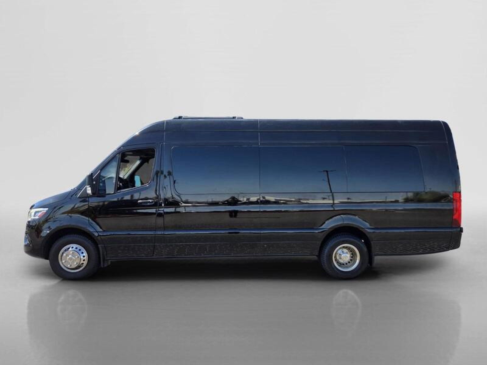 Used 2020 Mercedes-Benz Sprinter 3500 image 2