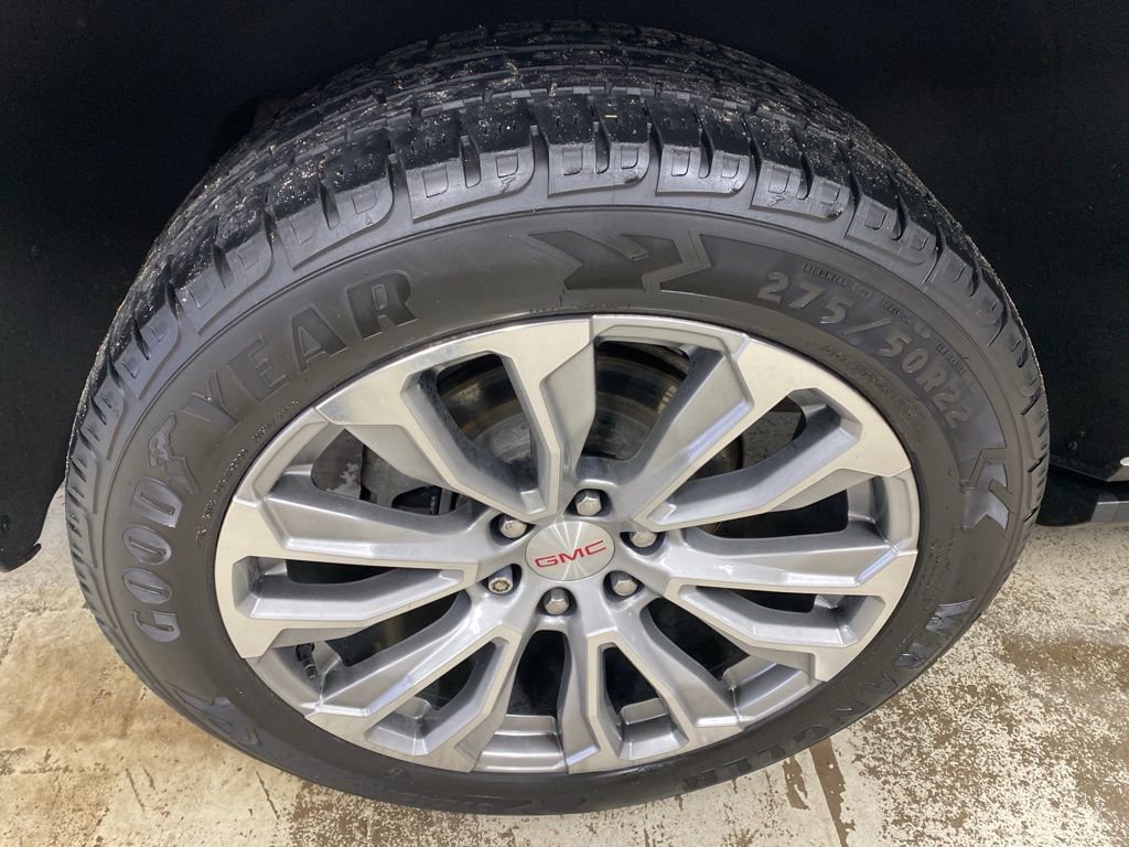 Used 2021 GMC Yukon Denali w/ Denali Premium Package image 12