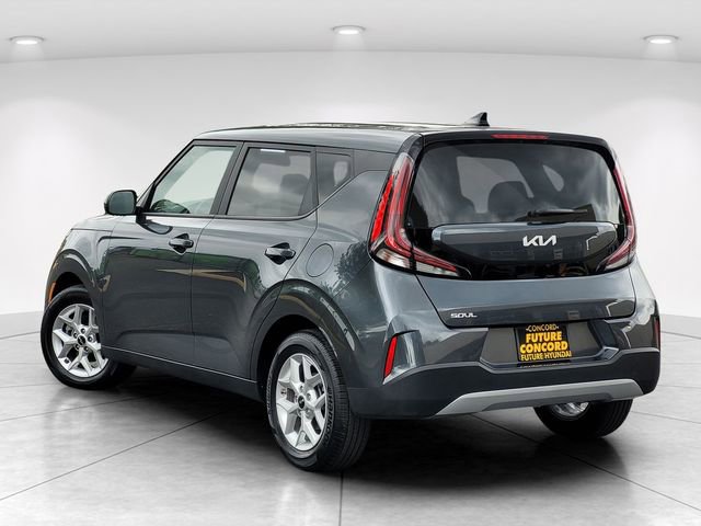 Used 2025 Kia Soul LX FWD image 5