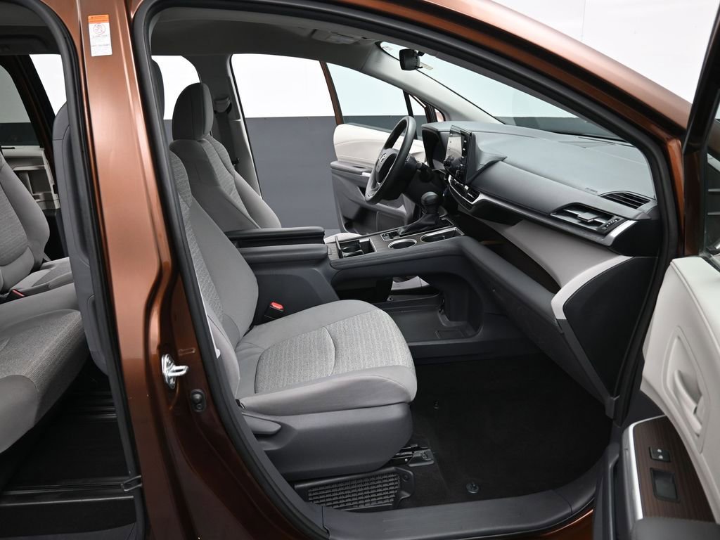 Certified 2021 Toyota Sienna LE FWD image 30