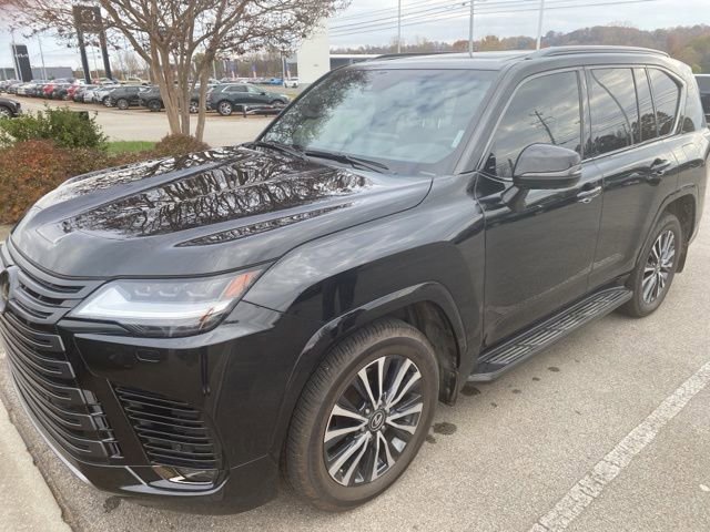 Used 2022 Lexus LX 600 4WD w/ Premium Package image 2