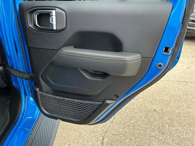 New 2025 Jeep Gladiator High Tide image 20