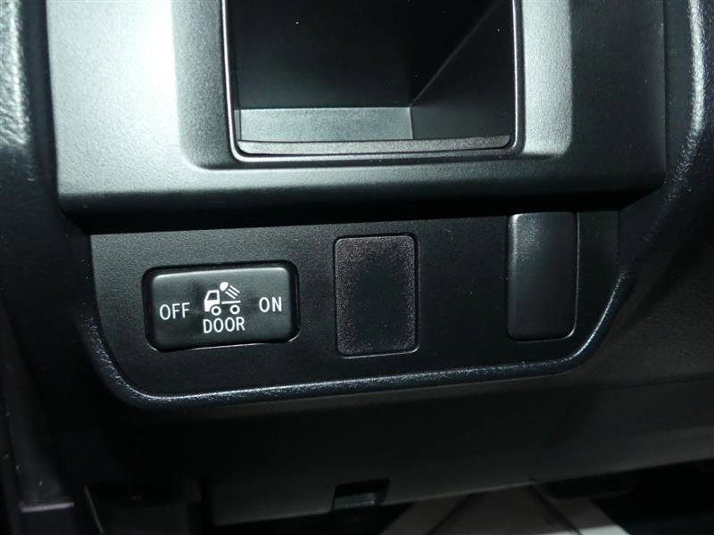 Used 2016 Toyota Tacoma SR5 w/ SR5 Appearance Package (SN) image 27