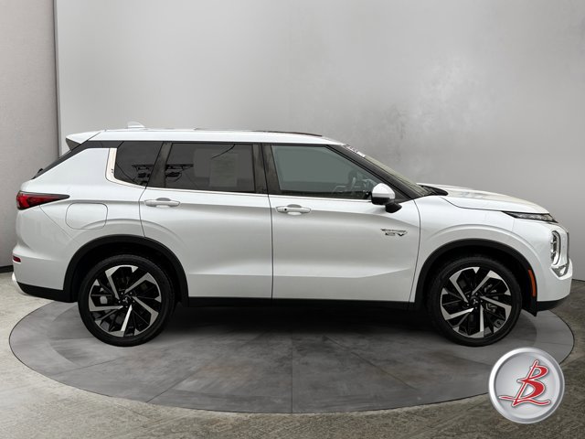 Used 2024 Mitsubishi Outlander SE image 8