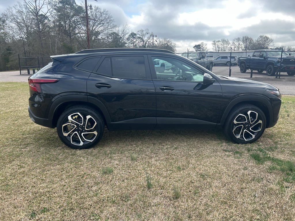Used 2025 Chevrolet Trax RS w/ Driver Confidence Package image 8