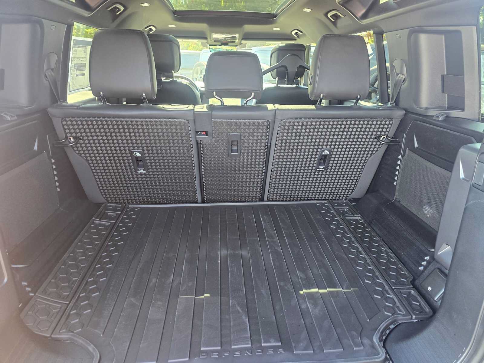 New 2026 Land Rover Defender 110 X-Dynamic SE AWD/4WD image 15