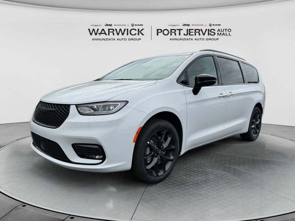 New 2026 Chrysler Pacifica Select AWD/4WD image 1
