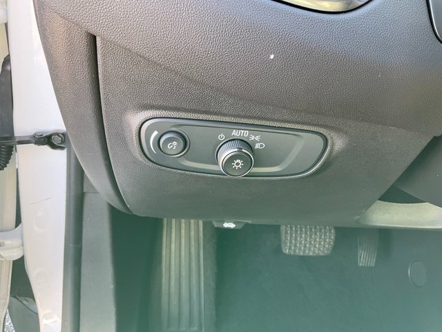 Used 2024 Chevrolet Equinox LT image 9