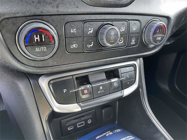 Used 2024 GMC Terrain SLT image 26