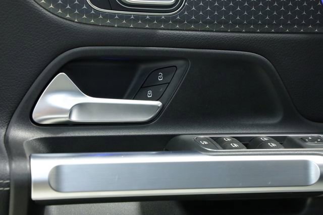 Used 2024 Mercedes-Benz GLB 250 4MATIC image 31