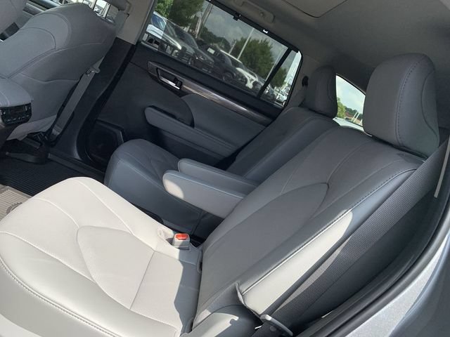 Certified 2026 Toyota Highlander Platinum AWD/4WD image 10