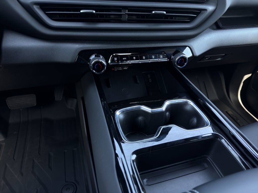 Used 2025 Chevrolet Silverado EV LT image 15