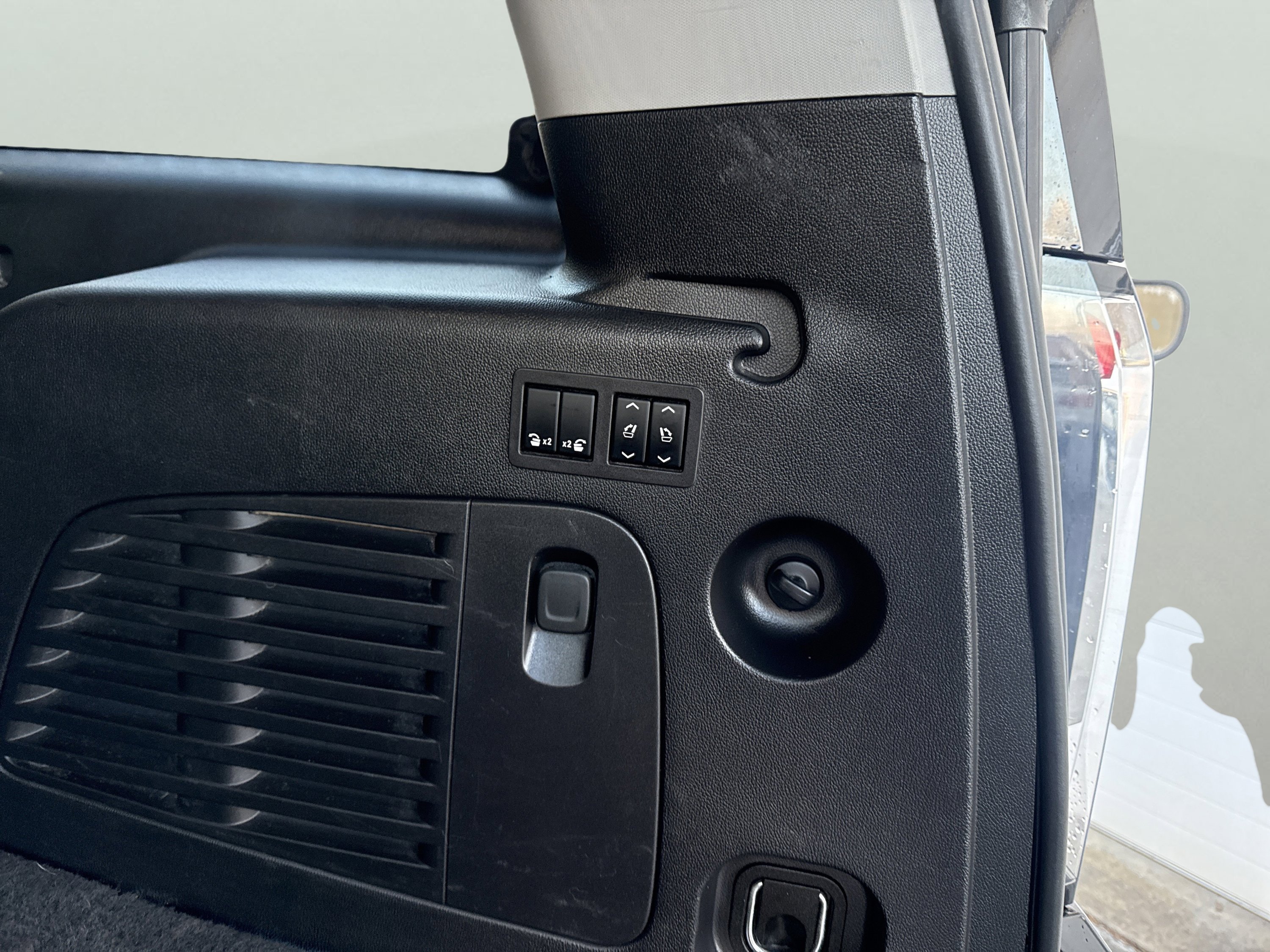 Used 2018 GMC Yukon XL Denali w/ Denali Ultimate Package image 10