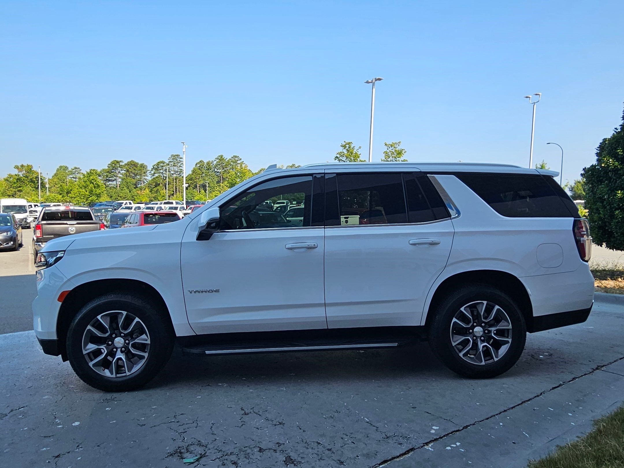 Used 2021 Chevrolet Tahoe LT w/ LT Signature Package AWD/4WD image 4