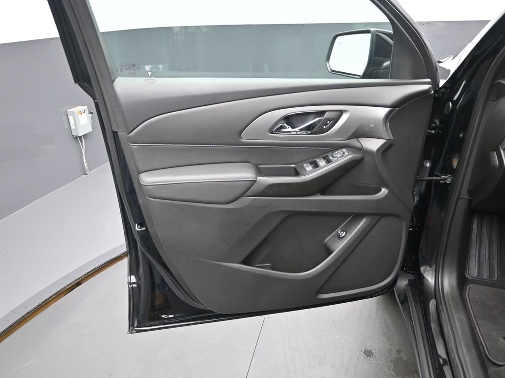 Used 2023 Chevrolet Traverse LT image 12