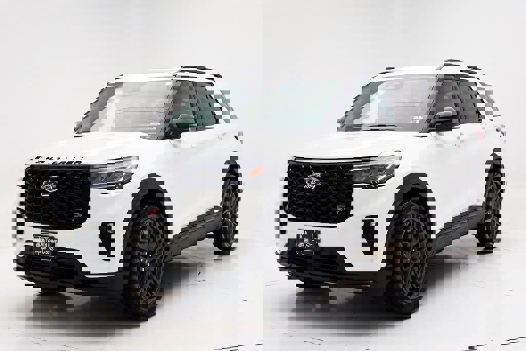 Used 2025 Ford Explorer ST AWD/4WD image 2