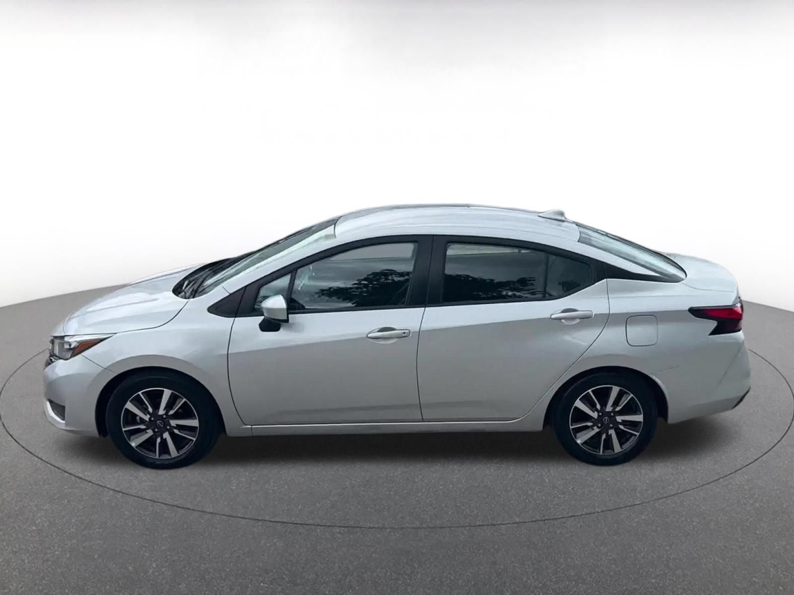 Used 2025 Nissan Versa SV FWD image 9