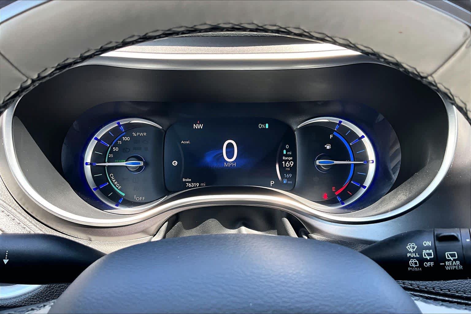 Used 2018 Chrysler Pacifica Limited w/ Advanced Safetytec Group FWD image 25