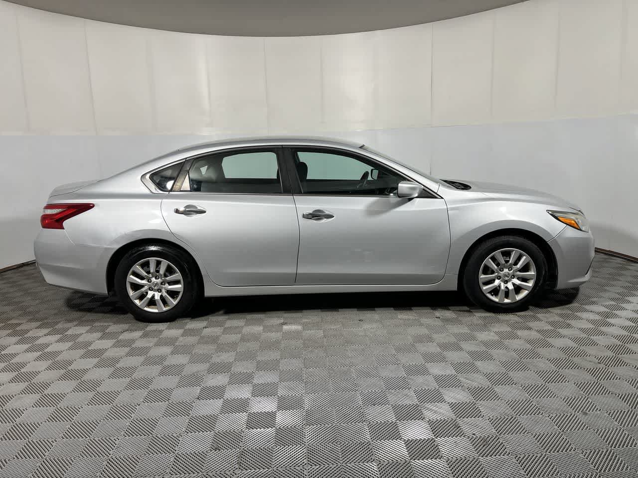 Used 2016 Nissan Altima 2.5 S w/ Power Driver Seat Package FWD image 9