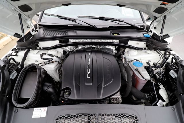 Used 2018 Porsche Macan Base image 25