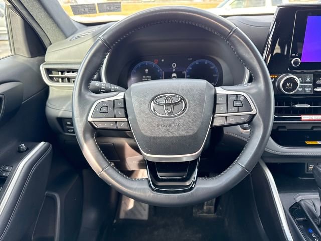 Used 2025 Toyota Highlander XSE image 12