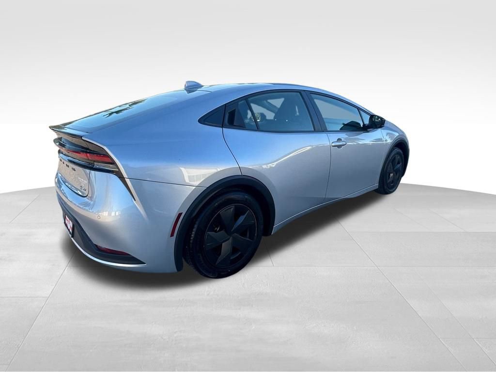 Used 2024 Toyota Prius LE image 4