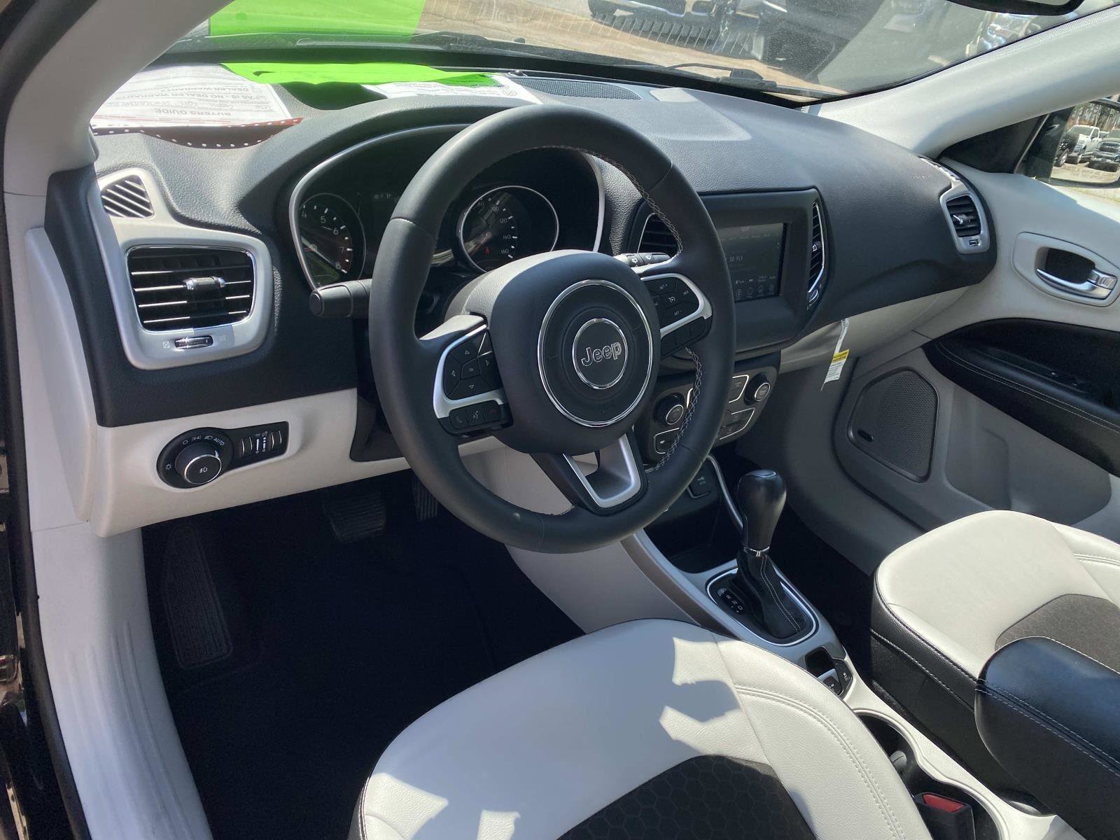 Used 2021 Jeep Compass Latitude w/ Sun and Sound Group image 27