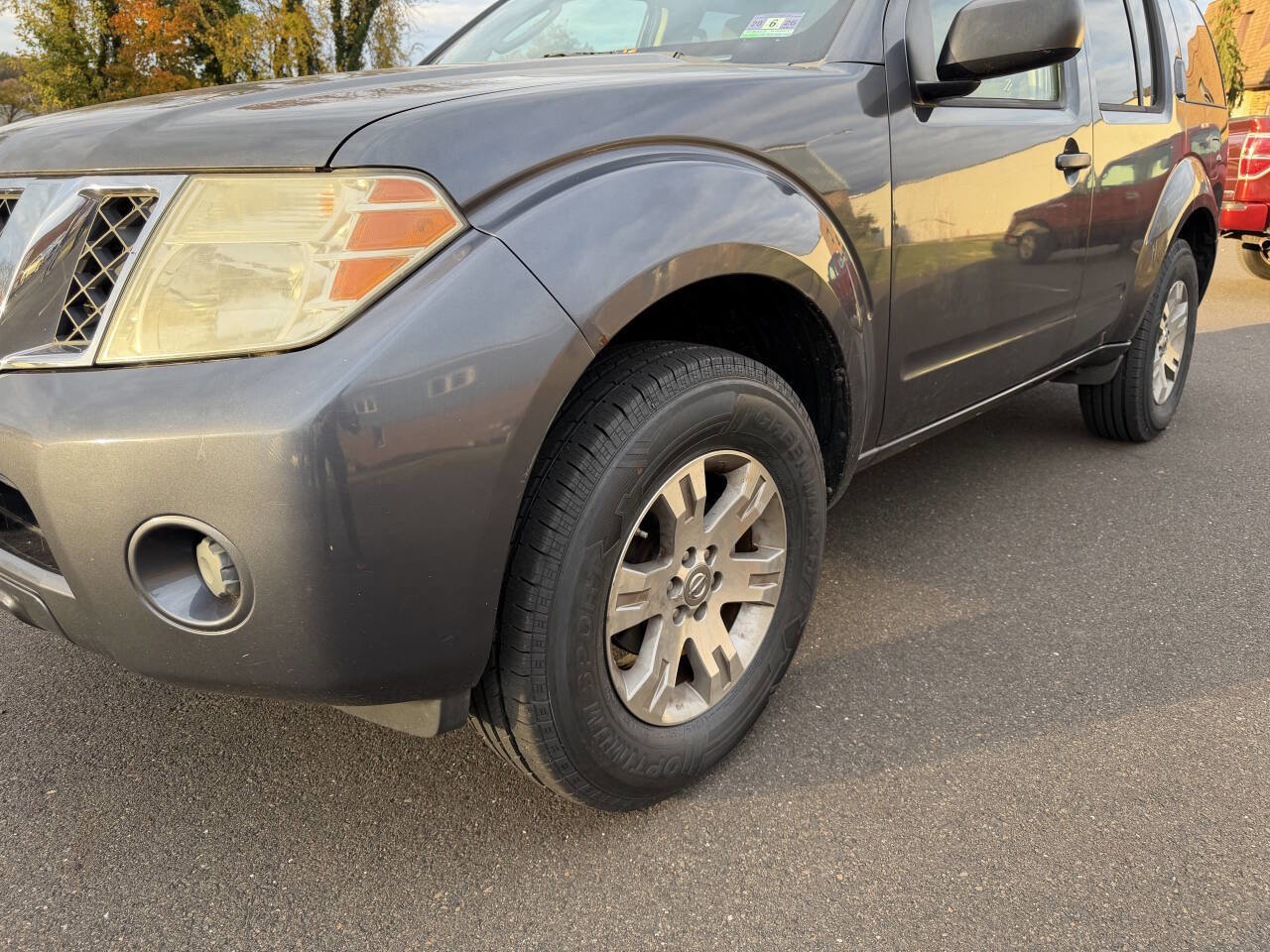 Used 2011 Nissan Pathfinder S image 2