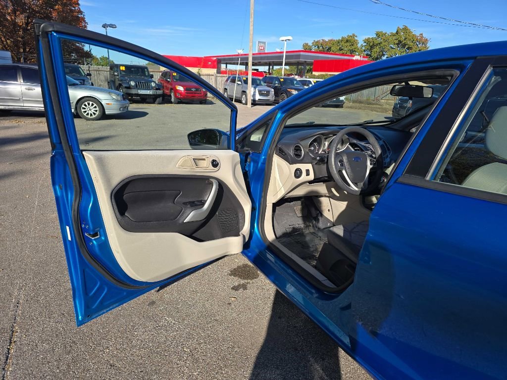 Used 2013 Ford Fiesta SE image 9
