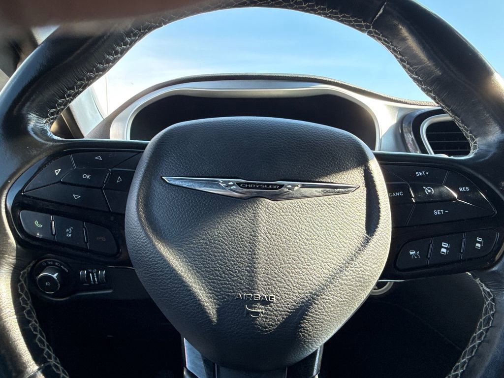 Used 2021 Chrysler Pacifica Touring w/ Uconnect Theater Family Group image 29