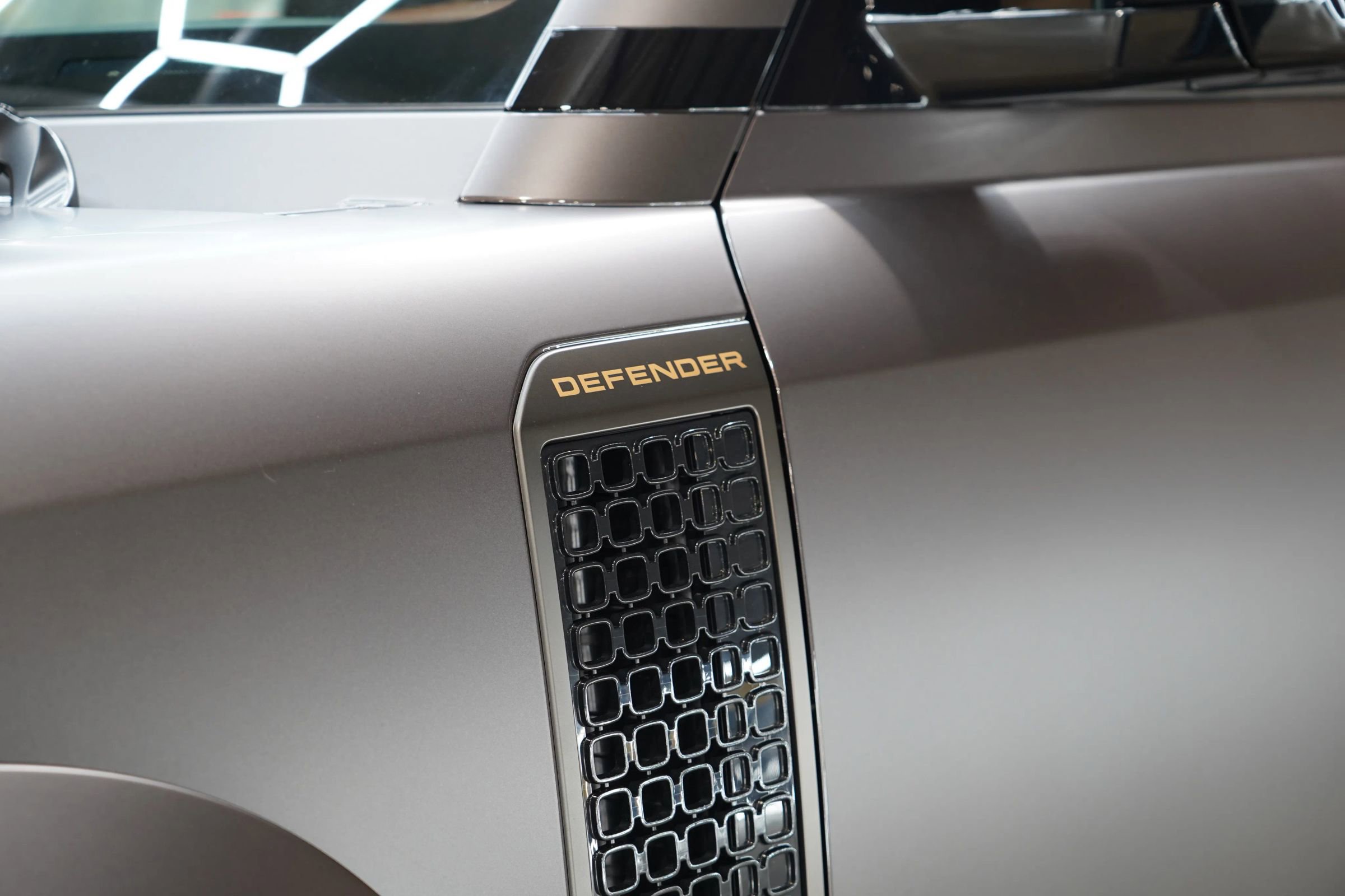 Used 2025 Land Rover Defender 110 image 83