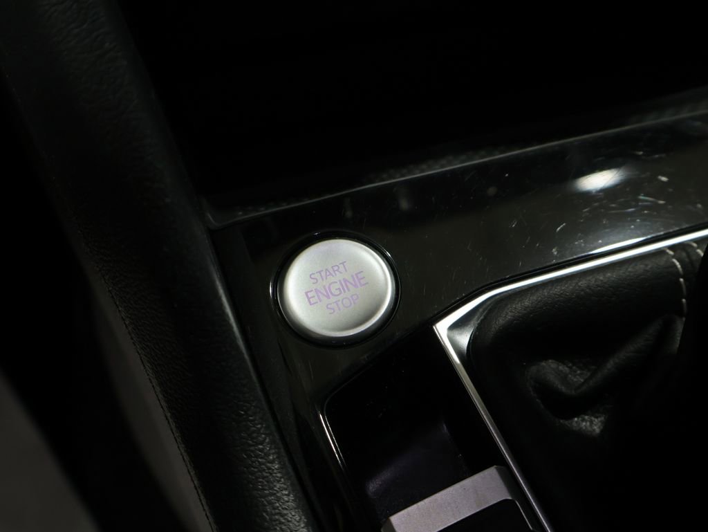 Used 2023 Volkswagen Taos SE w/ Panoramic Sunroof Package image 27