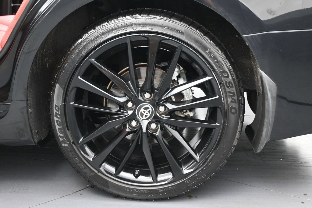 Used 2022 Toyota Camry XSE FWD image 11