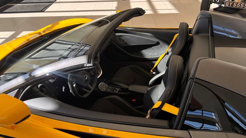 Used 2019 McLaren 570S Spider RWD image 16
