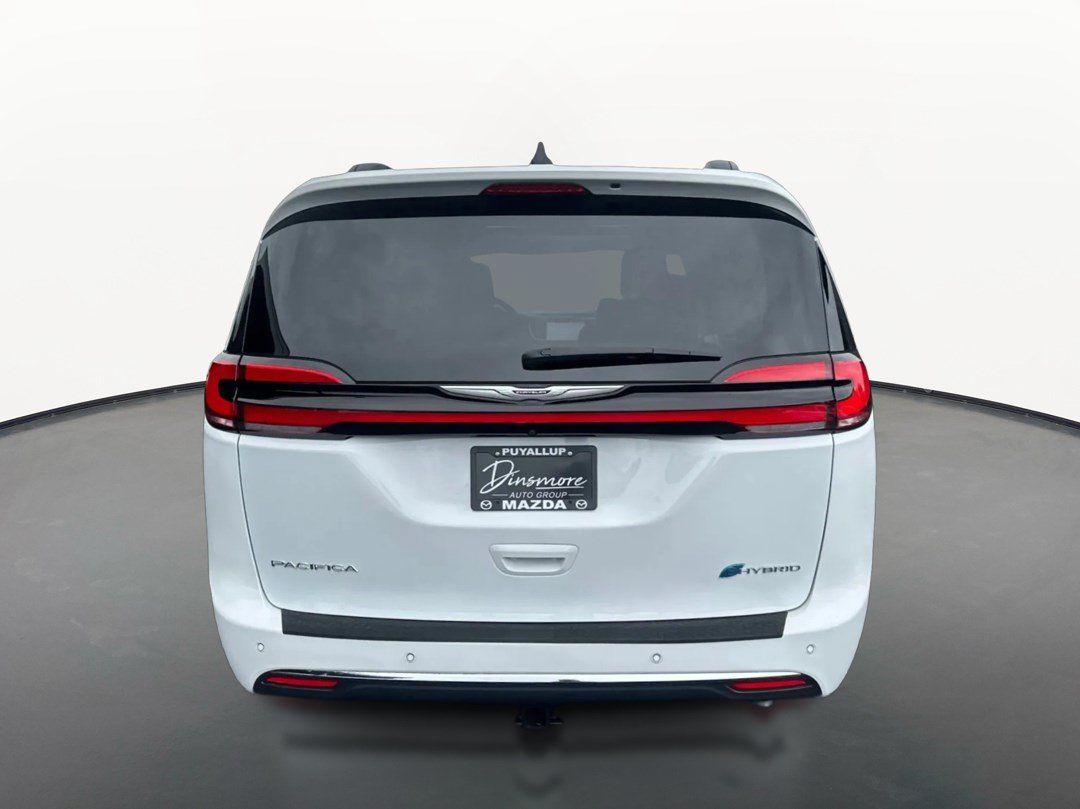 Used 2023 Chrysler Pacifica Limited w/ Uconnect Theater Family Group FWD image 4