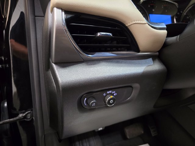 Used 2023 Chevrolet Traverse LT AWD/4WD image 13