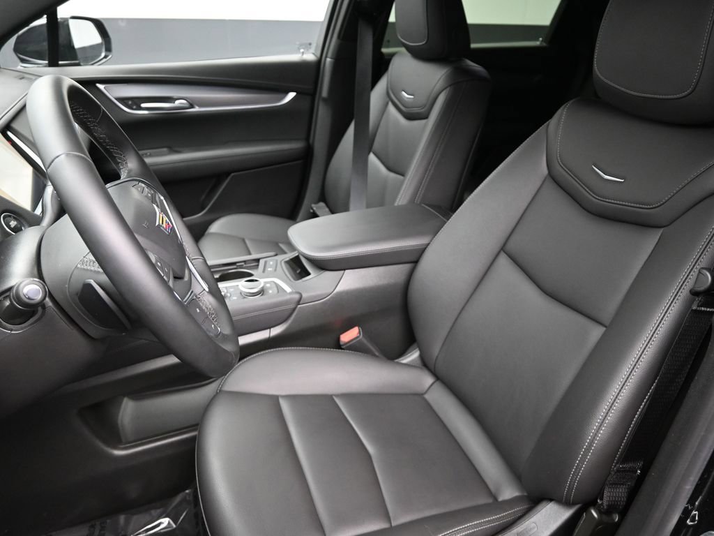 Certified 2025 Cadillac XT5 Luxury w/ LPO, Floor Liner Package image 10