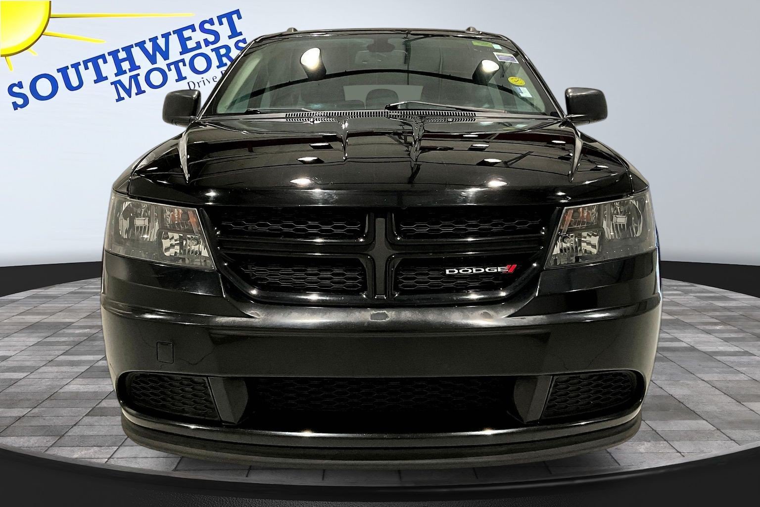 Used 2020 Dodge Journey SE w/ Blacktop Package FWD image 2