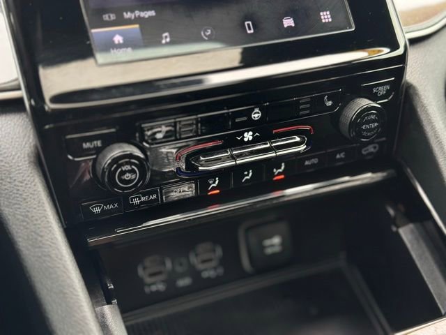 Used 2023 Jeep Grand Cherokee Altitude AWD/4WD image 14