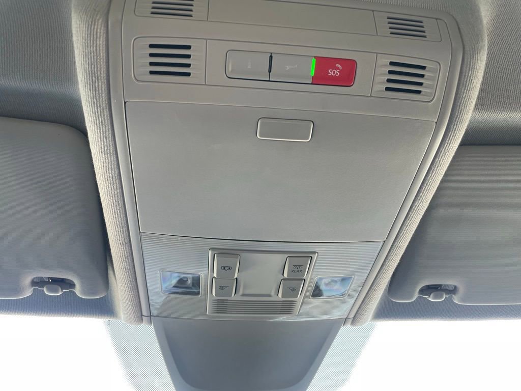 Used 2024 Volkswagen Tiguan SE image 46