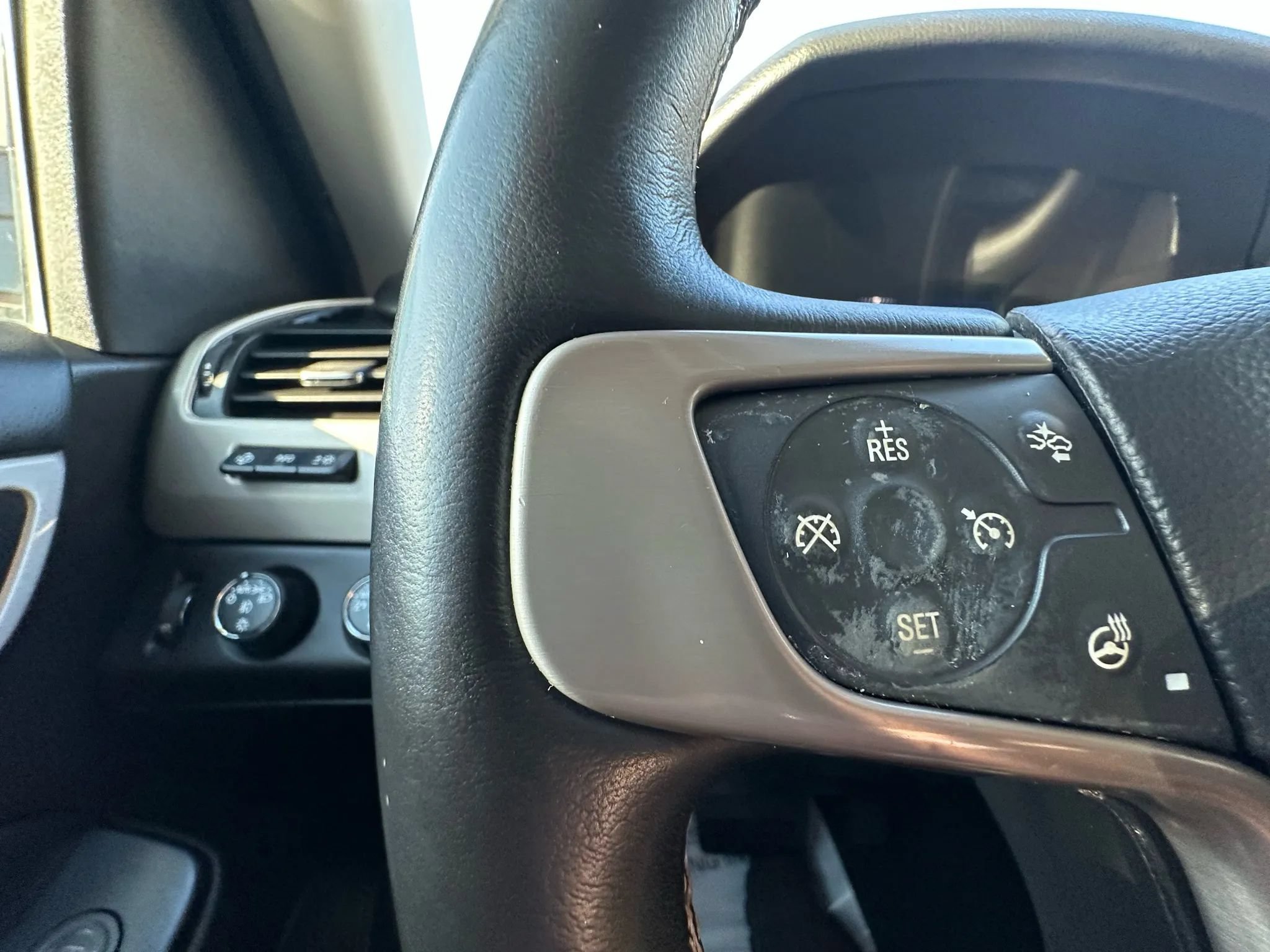 Used 2015 GMC Yukon Denali w/ Premium Package AWD/4WD image 25