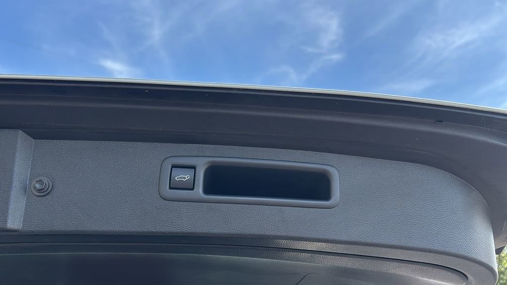 Used 2020 Toyota Highlander LE image 35