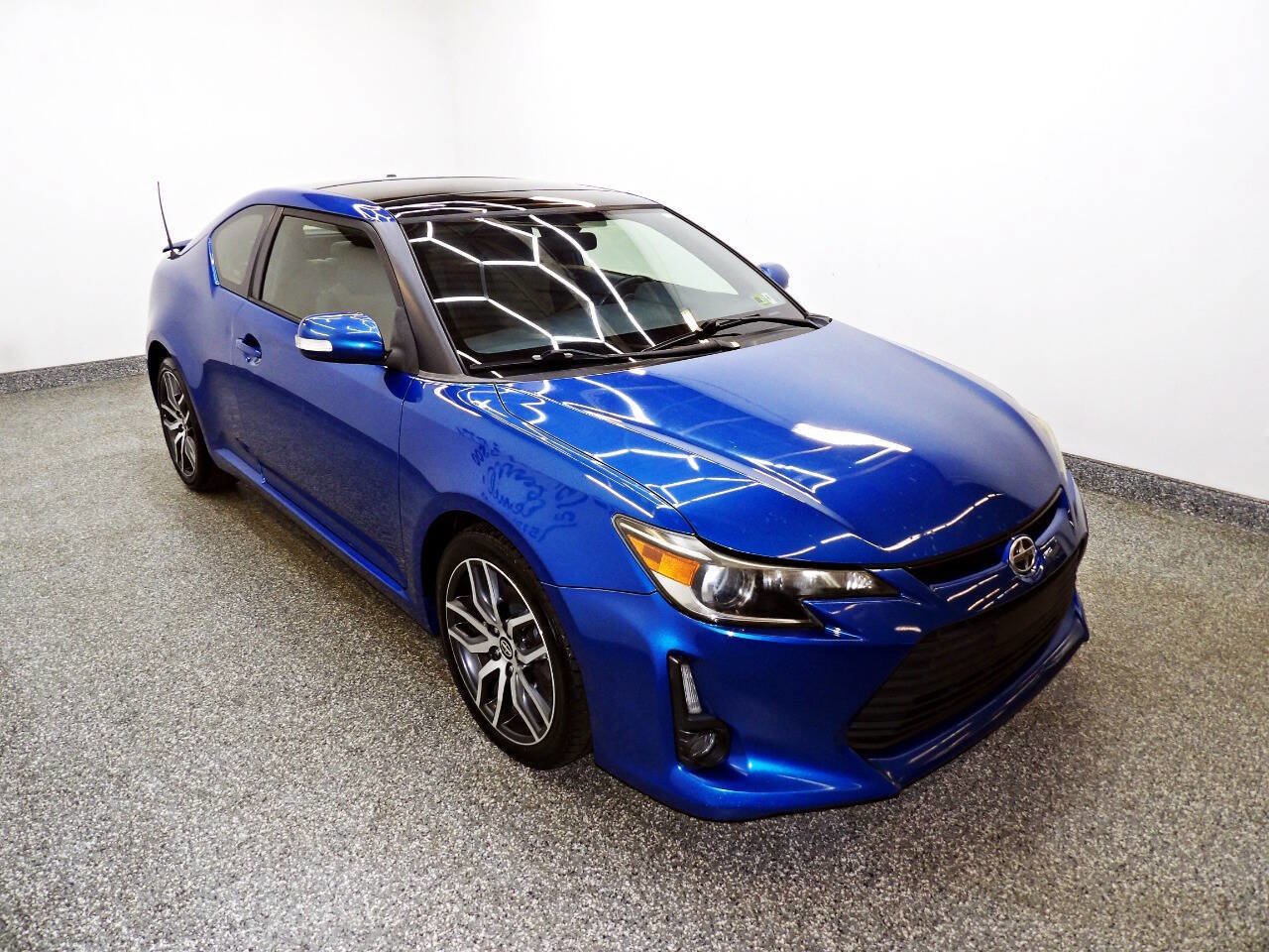 Used 2015 Scion tC image 3